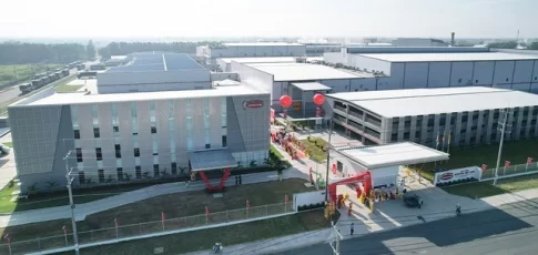 エースコックベトナムのベトナム最大規模のビンロン工場