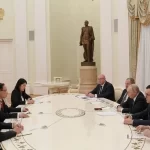 ベトナムのトー・ラム書記長の特使であるレ・ホアイ・チュン外相と会談したロシアのウラジーミル・プーチン大統領