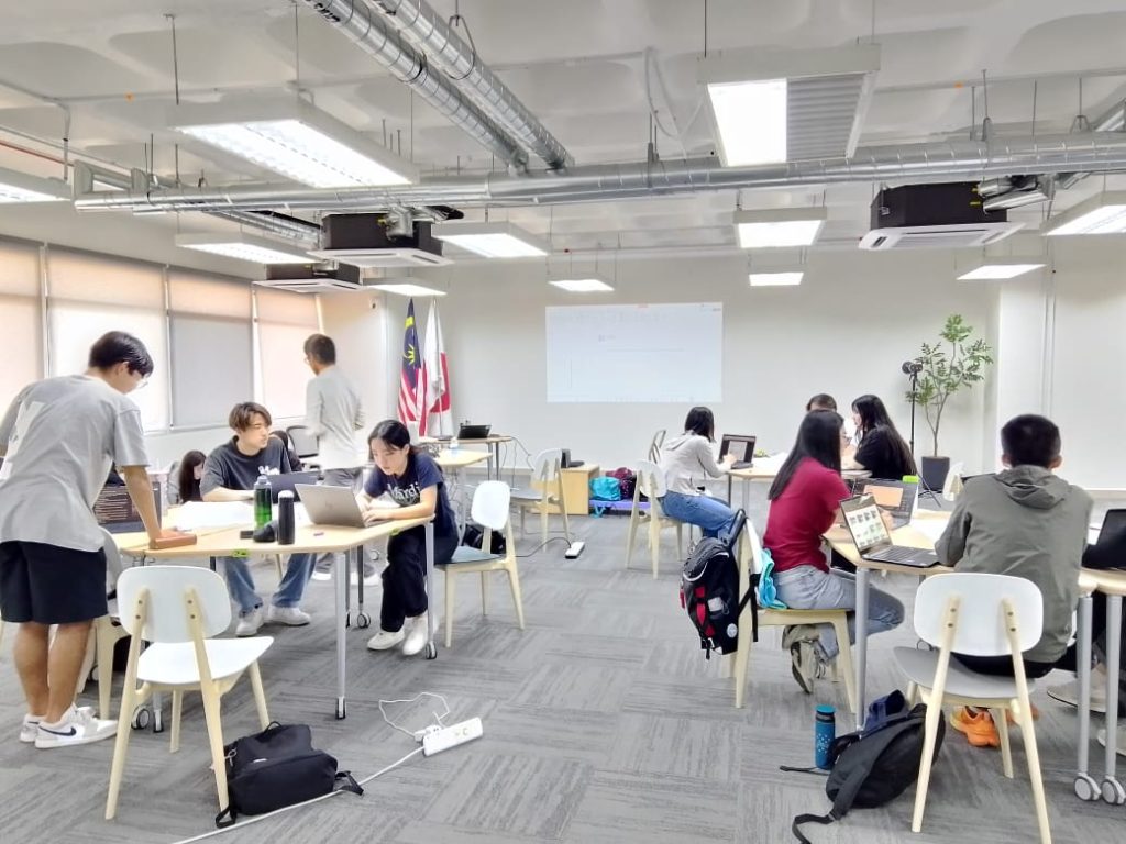 学生を主体とした筑波大学マレーシア校(UTMy)の授業