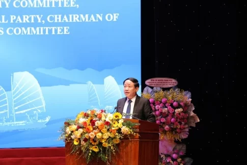 投資促進会議で投資誘致方針を説明するザーライ省人民委員会のファム・アン・トゥアン主席