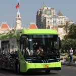 ガソリン価格の高騰で利用者が急増しているホーチミン市の電動バス