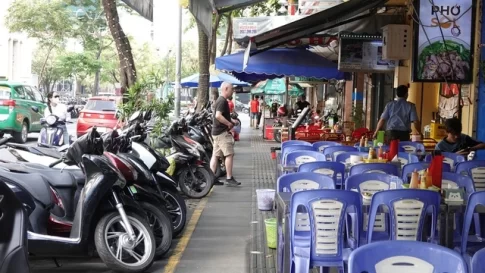 店舗によって占拠されていたホーチミン市内の歩道の様子