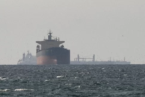 ホルムズ海峡周辺の貨物船