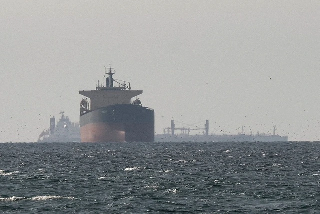 ホルムズ海峡周辺の貨物船