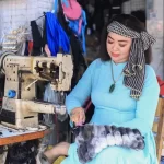 ホーチミン市に移り住んで20年以上バッグの修理屋を営んでいる女性