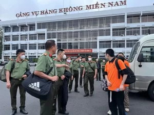 ベトナムへの不法入国により国外退去処分となった中国人