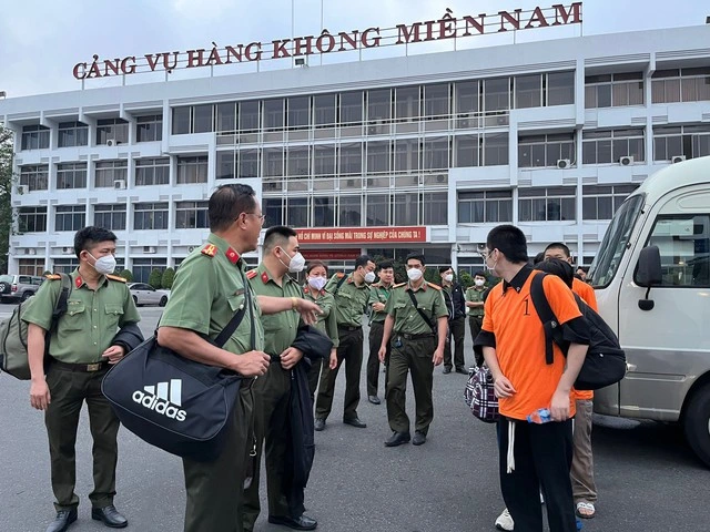 ベトナムへの不法入国により国外退去処分となった中国人