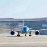 ロンタイン国際空港に着陸したベトナム航空の航空機