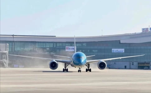 ロンタイン国際空港に着陸したベトナム航空の航空機