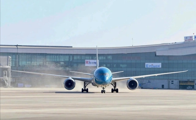ロンタイン国際空港に着陸したベトナム航空の航空機