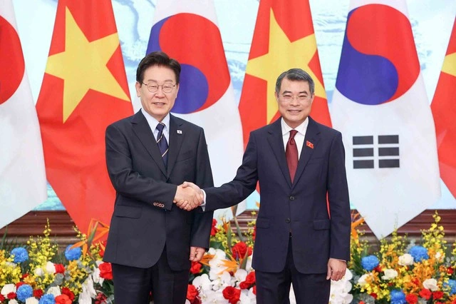 ベトナムを公式訪問した韓国の李在明大統領とベトナムのレ・ミン・フン首相