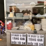 物価上昇により値上げを余儀なくされるホーチミン市内の大衆食堂
