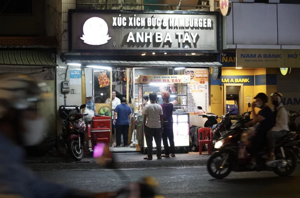 クリフォード・アレクサンダー・バントール氏がホーチミン市で営むドイツソーセージ店『アンバータイ」