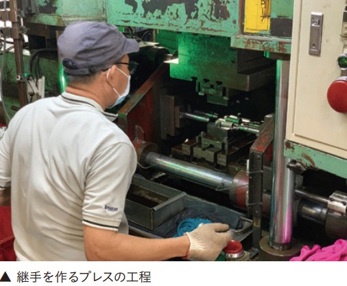 BENKAN VIETNAMの工場内で継手を作るプレスの工程