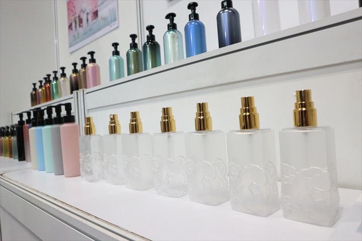 PROPAK VIETNAM 2026でマサキ工業が展示した化粧品用のボトル
