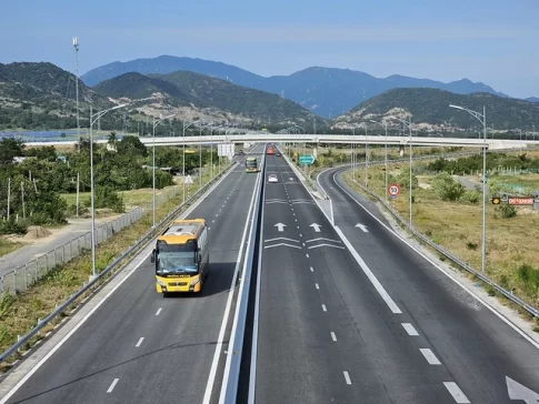 ベトナムの物流網を支えるべく建設が進められる南北高速道路