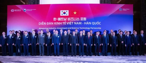 ベトナム・韓国経済フォーラムに出席したベトナムのトー・ラム国家主席と韓国の李在明大統領