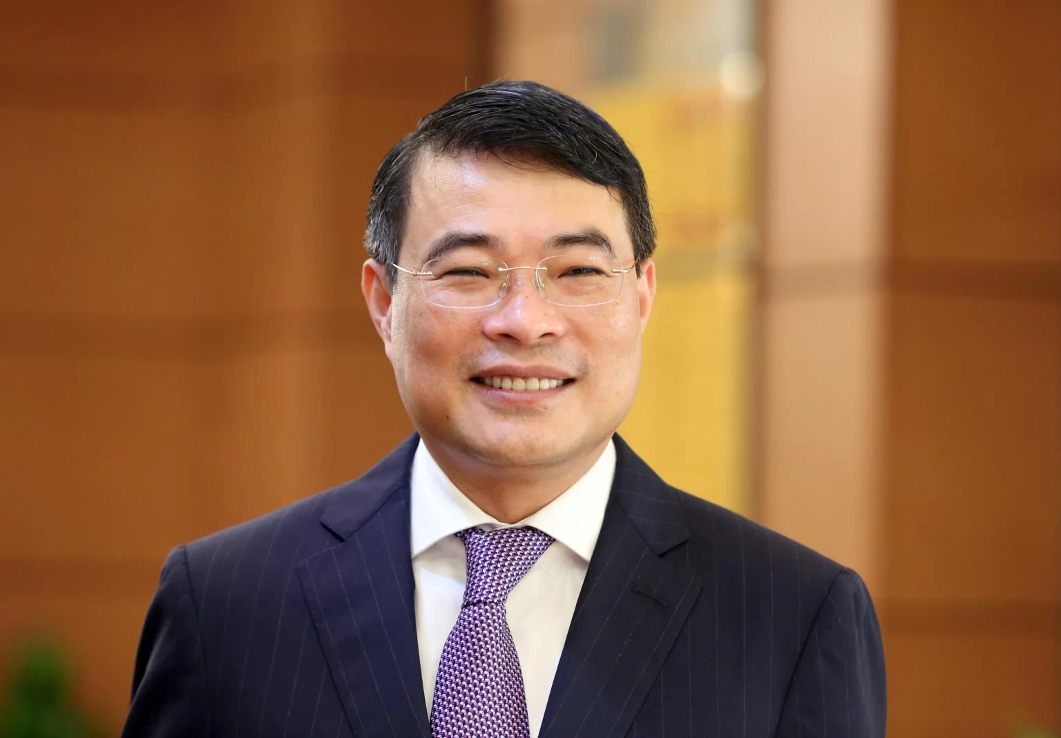 首相就任後初の外遊先としてフィリピンのASEAN会議に出席するベトナムのレ・ミン・フン首相