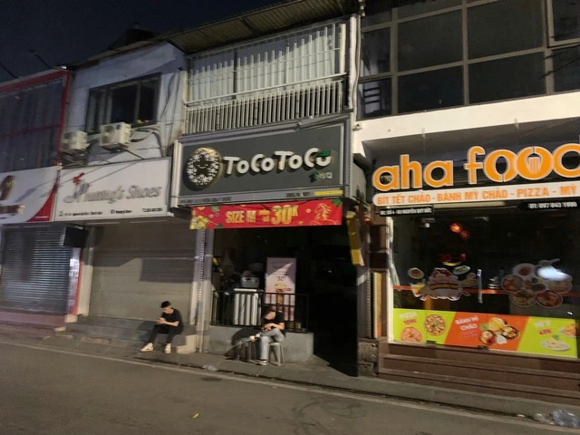 猛暑のハノイ市での停電により涼を求めて外に出る市民