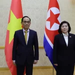 北朝鮮を訪問したベトナムのレ・ホアイ・チュン外相と北朝鮮のチョウ・ソン・フイ外務大臣