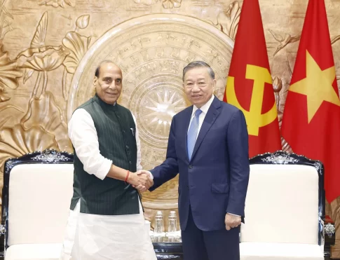 ベトナムを公式訪問したインド国防省のラージナート・シン大臣とベトナムのトー・ラム国家主席