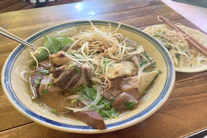 ベトナムを代表する中部の麺料理ブンボーフエ