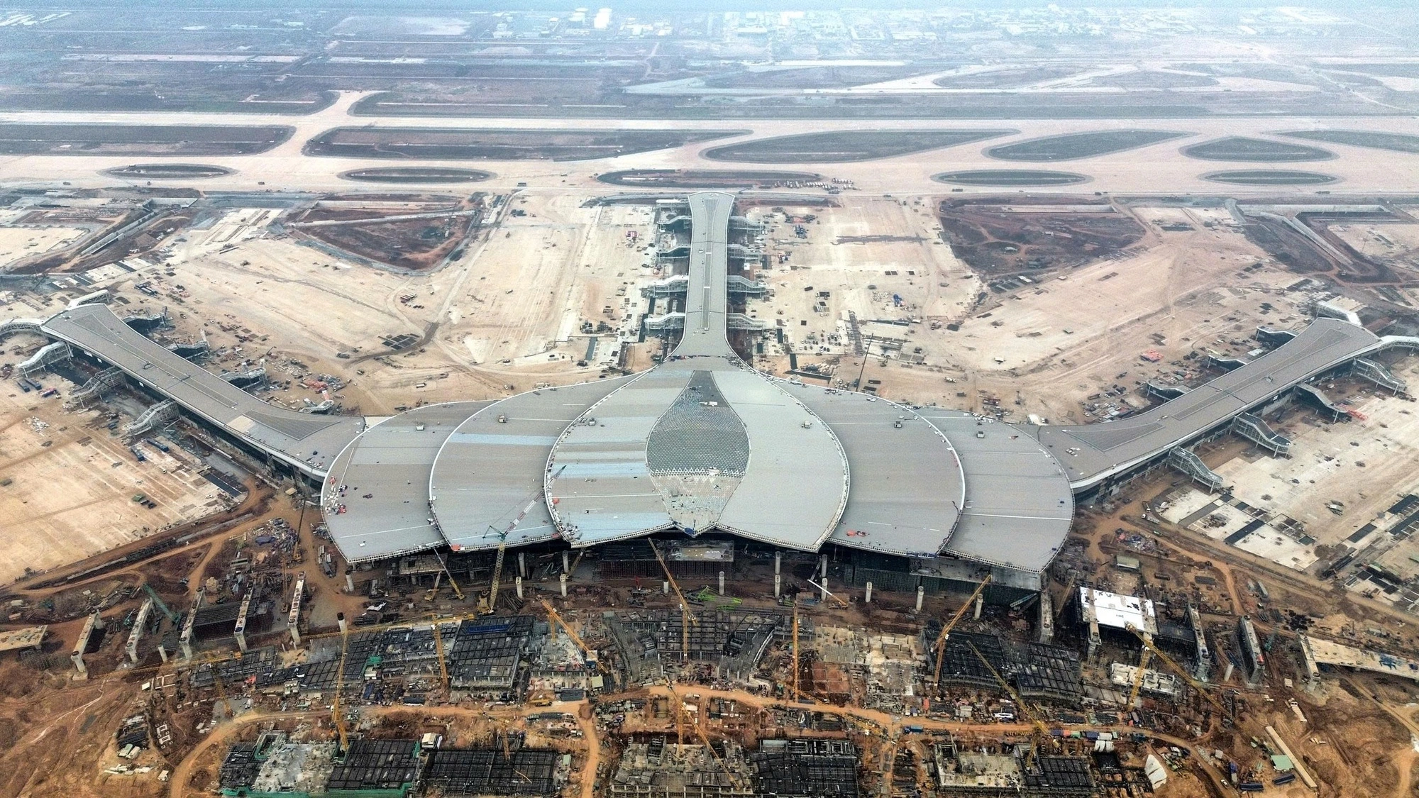 2026年末の商業運航開始に向けて建設中のロンタイン国際空港