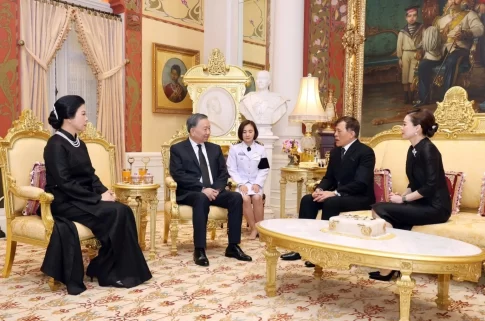 タイのマハー・ワチラロンコン国王と王妃を表敬したベトナムのトー・ラム国家主席夫妻
