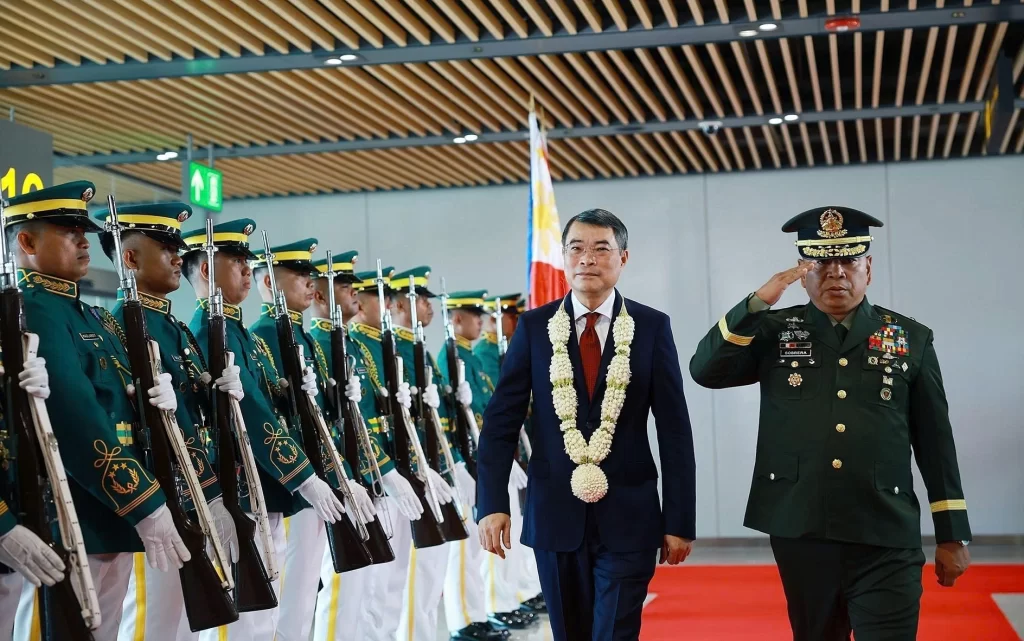 第48回ASEAN首脳会議に出席するため、フィリピンを訪問したベトナムのレ・ミン・フン首相