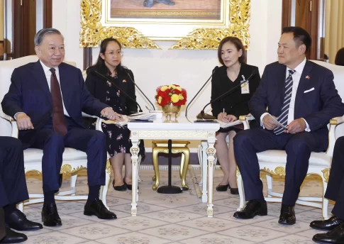 タイのアヌティン・チャーンウィーラクーン首相と首脳会談を行ったベトナムのトー・ラム国家主席