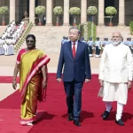 インドを公式訪問したベトナムのトー・ラム国家主席とインドのナレンドラ・モディ首相