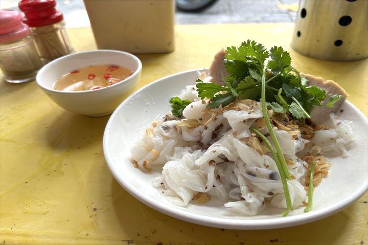 ベトナムの代表的な朝食の一つであるバンクオン
