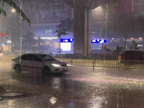 豪雨に見舞われたベトナム北部地方の都市