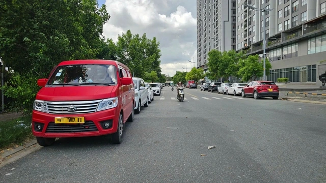 ホーチミン市内で深刻化するマンション前の路上駐車
