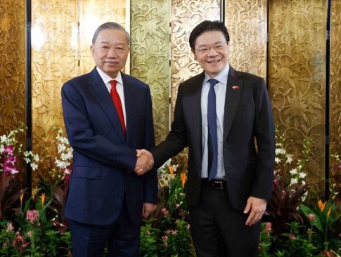 シンガポールのローレンス・ウォン首相と会談したベトナムのトー・ラム国家主席