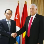 ベトナムのレ・ホアイ・チュン外相とキューバのミゲル・ディアス=カネル国家主席兼共産党第一書記