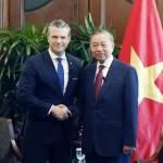 シンガポールで開催された第23回シャングリラ会合に合わせて会談した米国のヘグセス国防長官とベトナムのトー・ラム国家主席