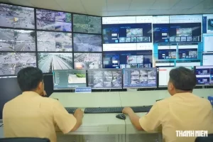 交通警察によるAIカメラによる違反検知画像の確認作業