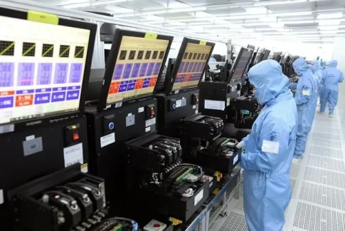 ニンビン省フックソン工業団地にあるMCNEX VINA Co., Ltd.（100%韓国資本）の製造ライン