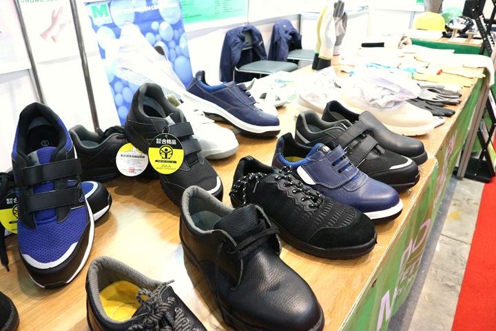 VIMF展示会でミドリ安全が展示した安全靴