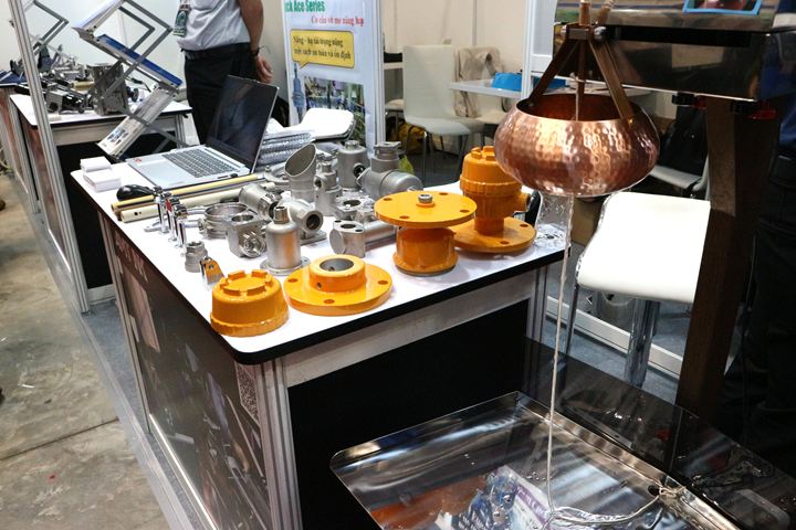 大阪産業局の共同ブースの展示品