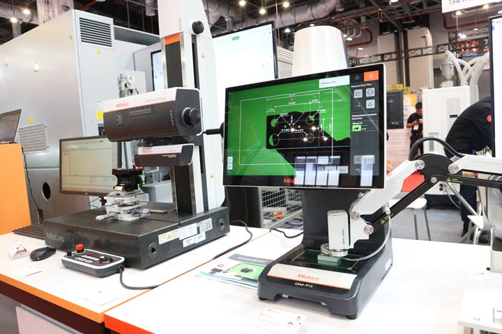 VIMF展示会でミツトヨベトナムが展示した測定器