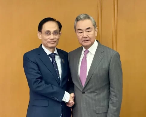 ベトナムのレ・ホアイ・チュン外相と中国の王毅外相