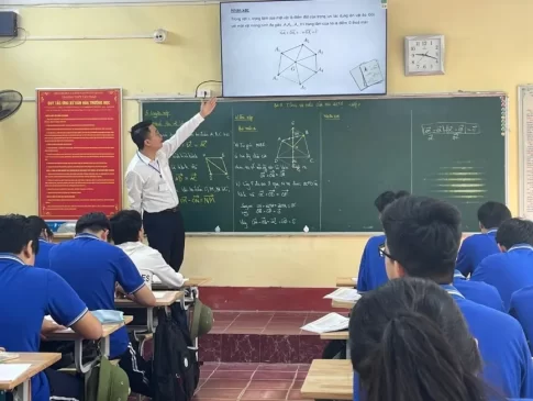 不正疑惑で拘束されたトゥエンクアン特別進学高校の数学教師グエン・ハー・ズイ氏（28）