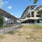 工事中のメトロへつながる屋根付き歩道