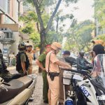 交通違反を摘発するホーチミン市の交通警察
