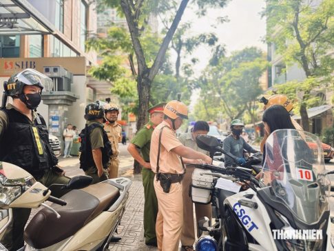 交通違反を摘発するホーチミン市の交通警察