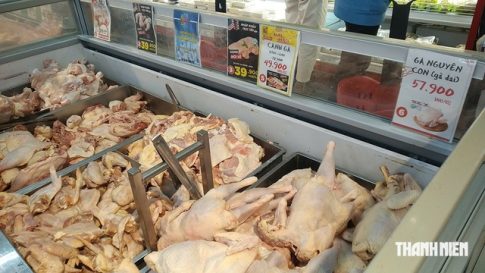 ベトナムのスーパーマーケットで販売される鶏肉
