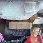 車載カメラの映像で運転中のスマホ使用が確認されたドライバー