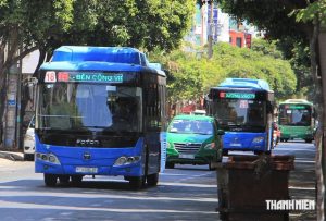 ホーチミン市内を走行する市バス